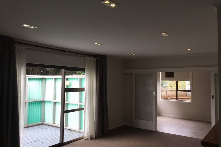 Photo of property in 43 Renata Crescent, Te Atatu Peninsula, Auckland, 0610