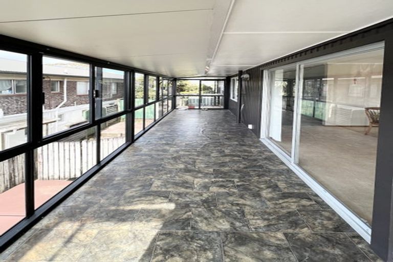 Photo of property in 33 Sartors Avenue, Northcross, Auckland, 0630