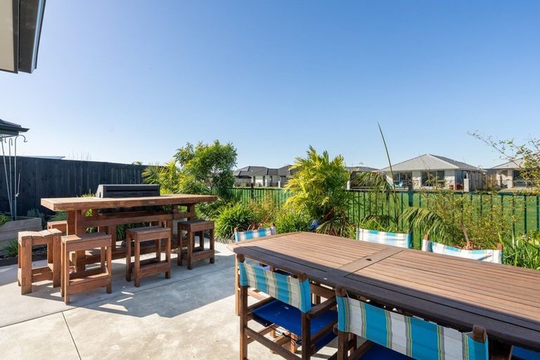 Photo of property in 77 Te Kio Crescent, Papamoa Beach, Papamoa, 3118