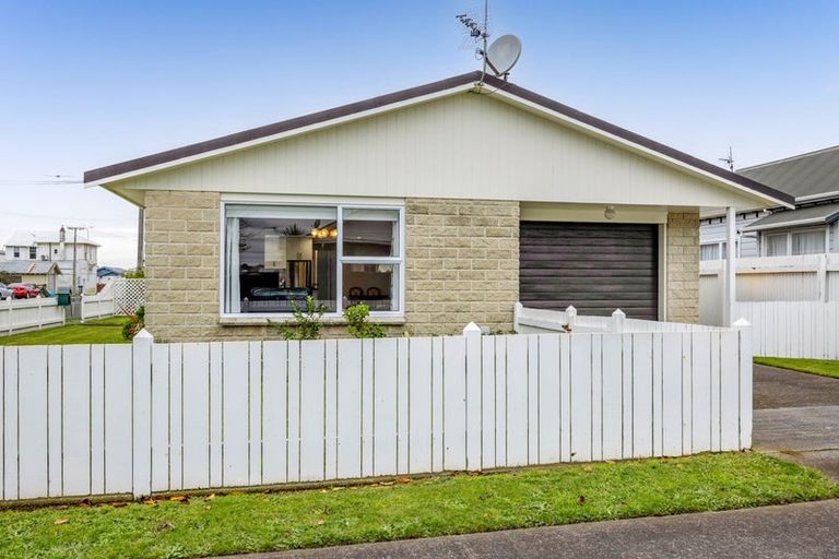 Photo of property in 11 Furlong Street, Hawera, 4610