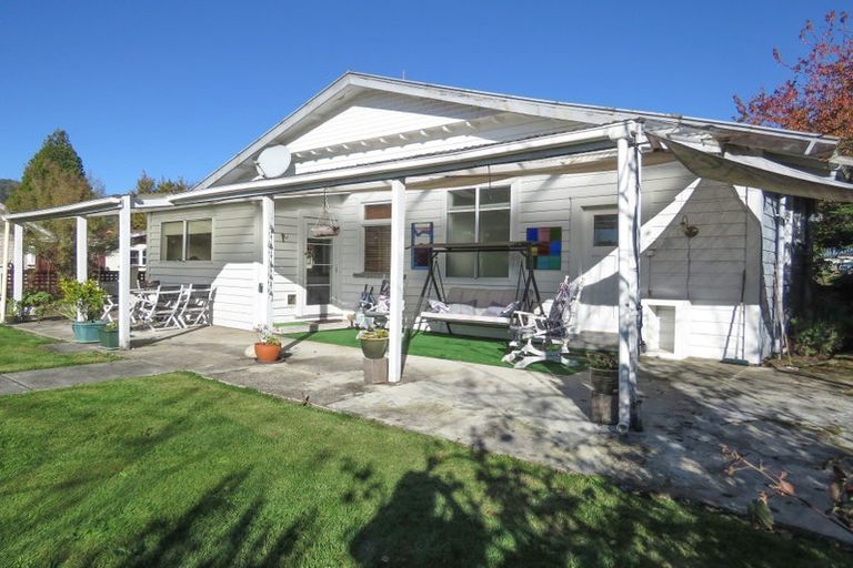 Photo of property in 74 Church Street, Reefton, 7830