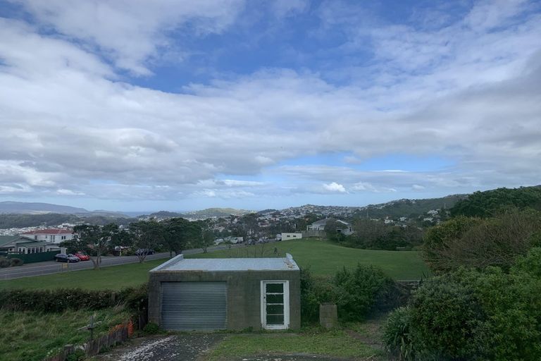 Photo of property in 136 Northland Road, Northland, Wellington, 6012