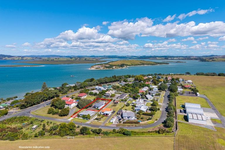 Photo of property in 1 Whimp Avenue, Onerahi, Whangarei, 0110
