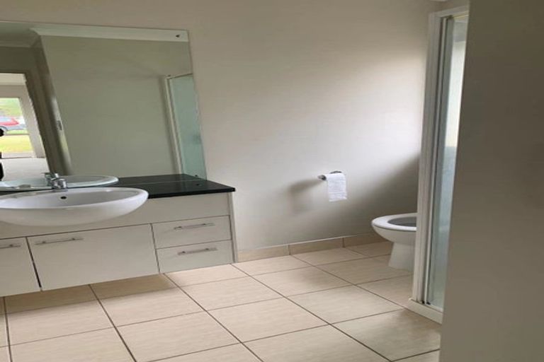 Photo of property in 41 Speyside Crescent, Flat Bush, Auckland, 2016