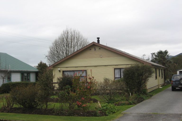 Photo of property in 38 Inverness Street, Dunollie, Runanga, 7803