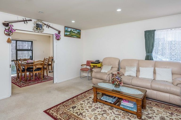 Photo of property in 5a Waiwera Crescent, Maupuia, Wellington, 6022