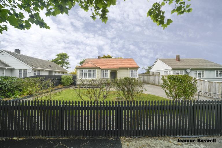 Photo of property in 654 Featherston Street, Roslyn, Palmerston North, 4414