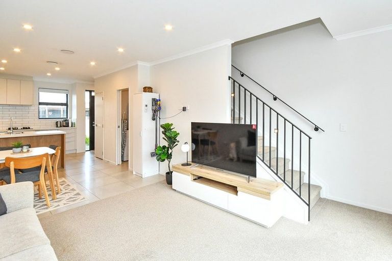 Photo of property in 39 Periko Way, Takanini, 2112