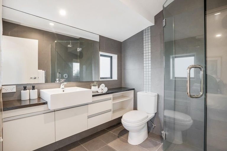 Photo of property in 158b East Coast Road, Forrest Hill, Auckland, 0620