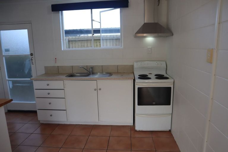 Photo of property in 2/21 Olliviers Road, Phillipstown, Christchurch, 8011