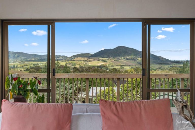 Photo of property in 37 Whaka Street, Maungaturoto, 0520