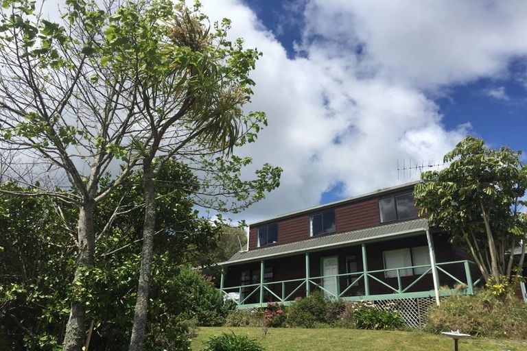 Photo of property in 28 Goldfinch Rise, Unsworth Heights, Auckland, 0632