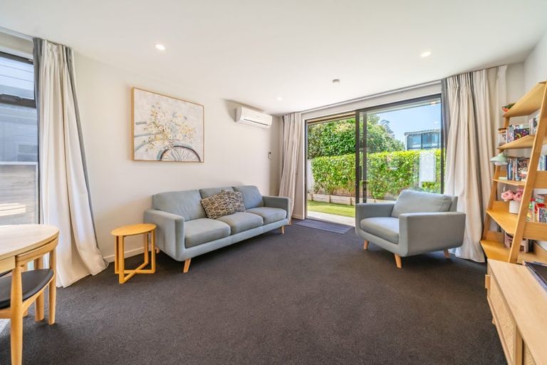 Photo of property in 6/74 Derwent Street, Island Bay, Wellington, 6023