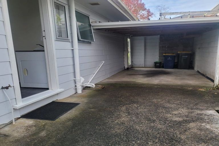 Photo of property in 2/13 Dolbear Street, Titirangi, Auckland, 0604