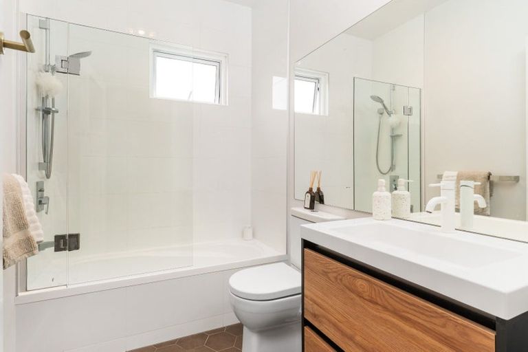 Photo of property in 8 Woodville Street, Edgeware, Christchurch, 8013