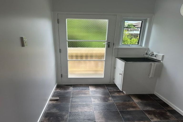 Photo of property in 2/70 Gladstone Road, Northcote, Auckland, 0627