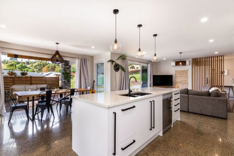 Photo of property in 65 Dalmore Way, Acacia Bay, Taupo, 3385