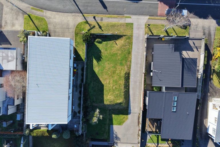 Photo of property in 28 Lismore Street, Strandon, New Plymouth, 4312