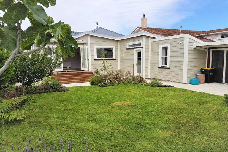 Photo of property in 128 Derwent Street, Island Bay, Wellington, 6023