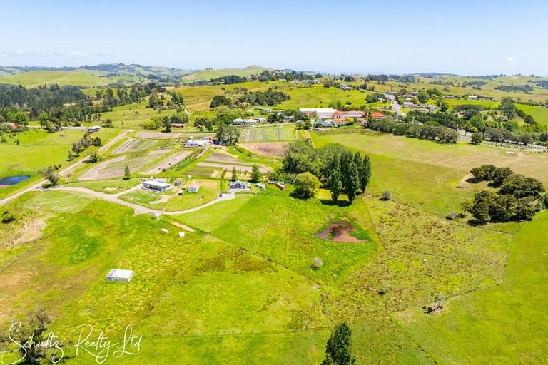 Photo of property in 35 Minnie Casey Rise, Matakohe, 0593