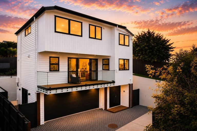 Photo of property in 116d Oaktree Avenue, Browns Bay, Auckland, 0630