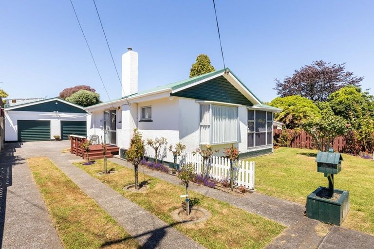 Photo of property in 8 Raniera Street, Glen Avon, New Plymouth, 4312