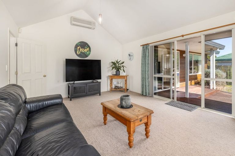 Photo of property in 28 Harry Shaw Way, Raumati South, Paraparaumu, 5032