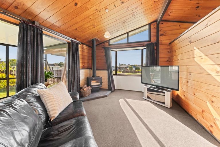 Photo of property in 2 Desmond Place, Bell Block, New Plymouth, 4312