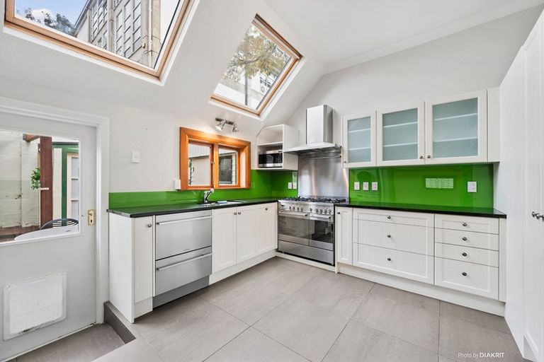 Photo of property in 25 Hawkestone Street, Thorndon, Wellington, 6011