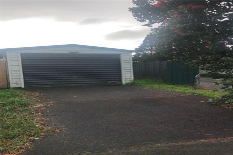 Photo of property in 2/15 Barneys Farm Road, Clendon Park, Auckland, 2103