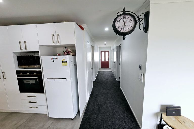 Photo of property in 40 Whareatua Avenue, Takanini, 2112