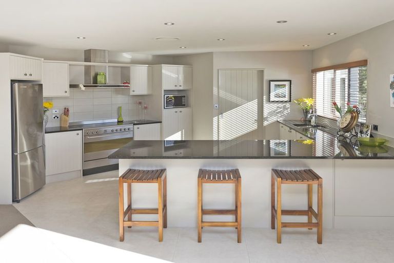 Photo of property in 38 Winston Avenue, Hokowhitu, Palmerston North, 4410