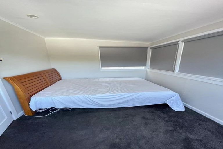 Photo of property in 28 Harrybrook Road, Green Bay, Auckland, 0604