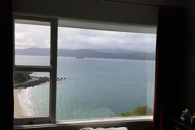 Photo of property in 54 Fortification Road, Karaka Bays, Wellington, 6022