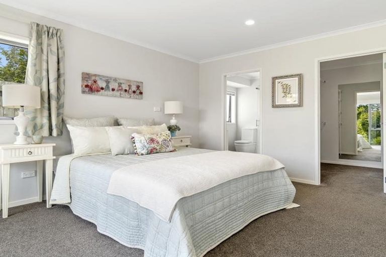 Photo of property in 156 Oteki Park Drive, Welcome Bay, Tauranga, 3112