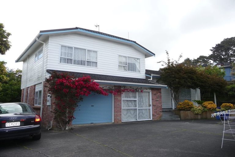 Photo of property in 2/16 Ronald Macken Place, Windsor Park, Auckland, 0632