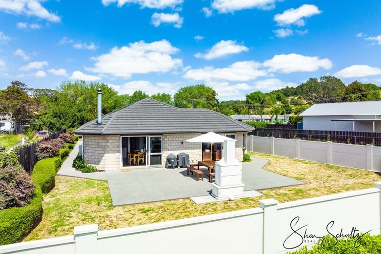 Photo of property in 18 Pahi Road, Paparoa, 0571