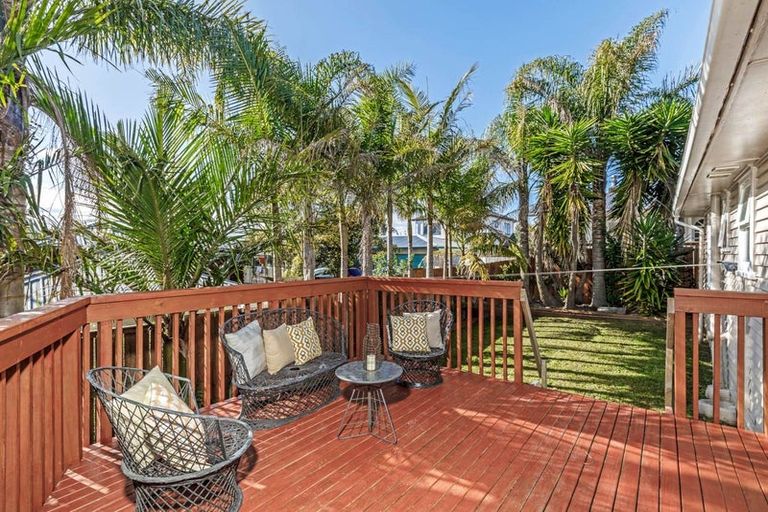 Photo of property in 2/9 Merton Avenue, Glenfield, Auckland, 0627