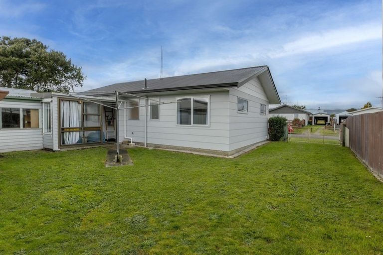 Photo of property in 112 Ryder Crescent, Levin, 5510