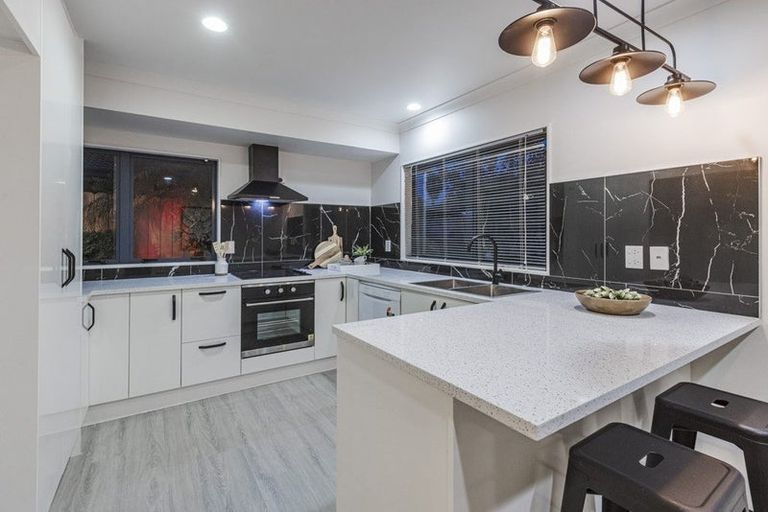 Photo of property in 12 Senator Drive, Manurewa, Auckland, 2105