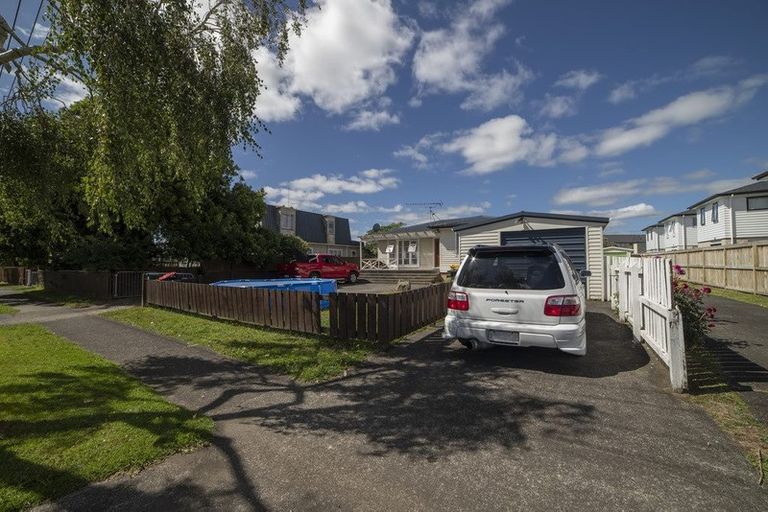 Photo of property in 1/52 Takanini Road, Takanini, 2112