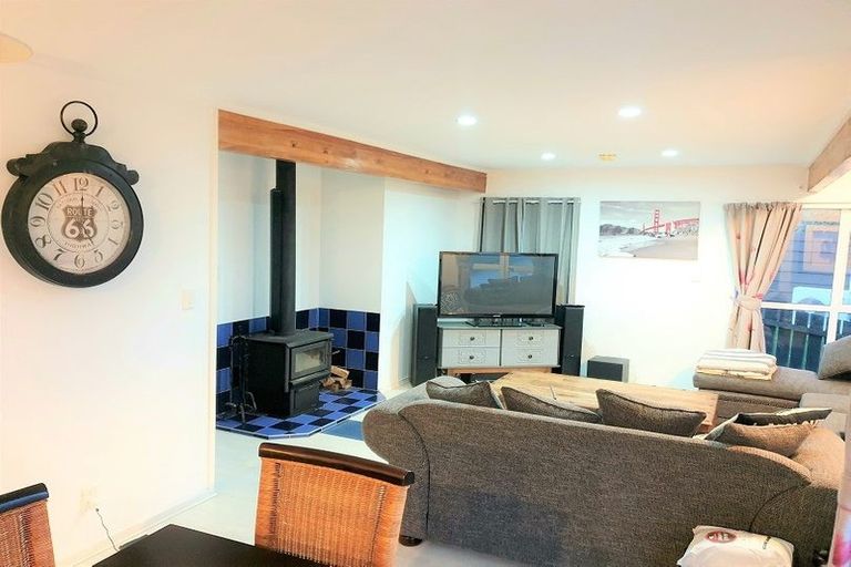 Photo of property in 6 Da Vinci Place, West Harbour, Auckland, 0618