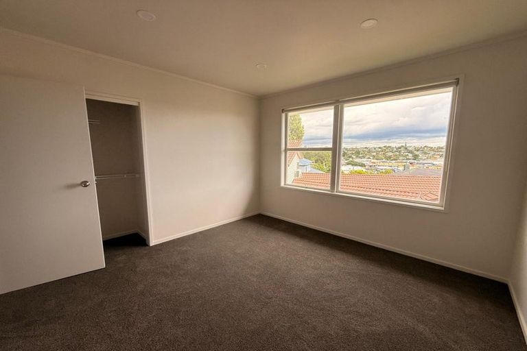 Photo of property in 19 Anne Road, Hillcrest, Auckland, 0627