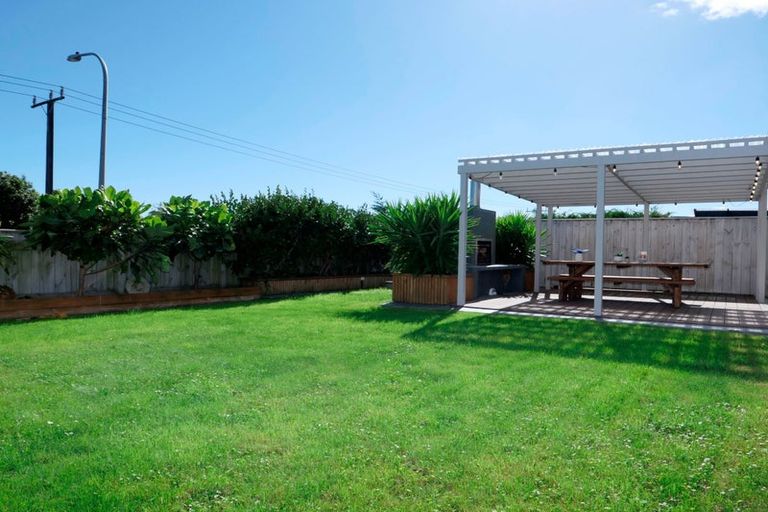 Photo of property in 5 Mahia Lane, Waikanae, 5036
