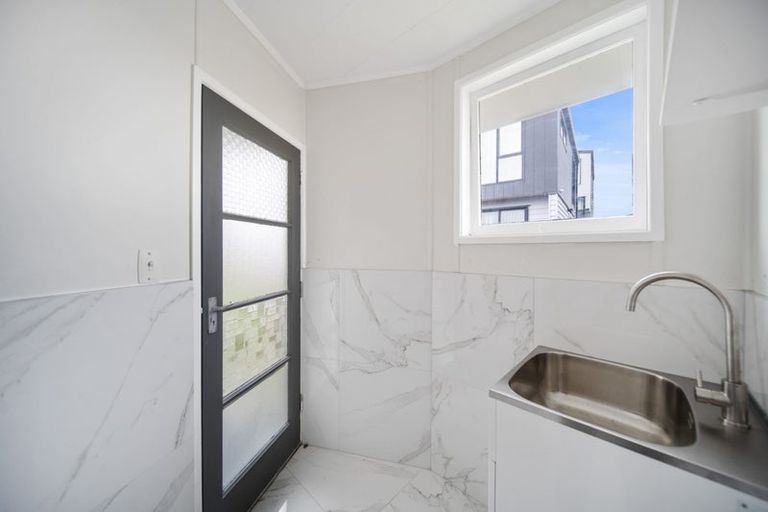 Photo of property in 4 Convair Crescent, Mangere, Auckland, 2022