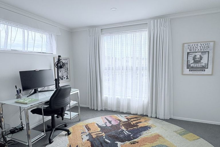 Photo of property in 12a Discovery Place, Marfell, New Plymouth, 4310