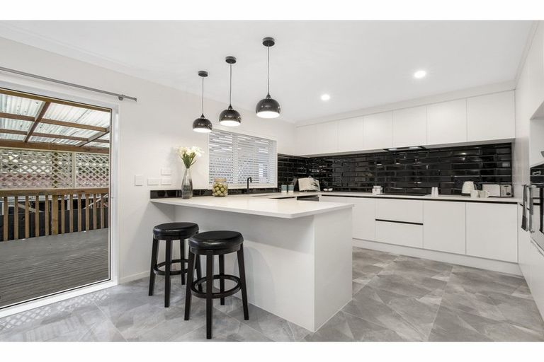 Photo of property in 72a Henwood Road, Mangere East, Auckland, 2024