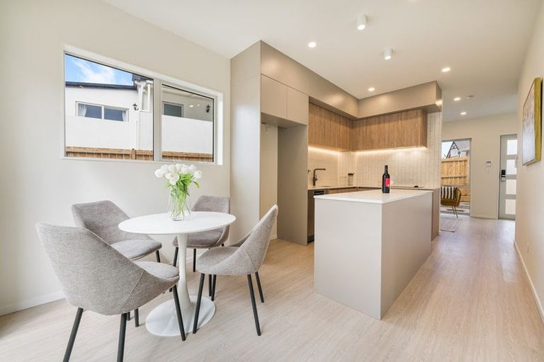 Photo of property in 6d Law Street, Torbay, Auckland, 0630