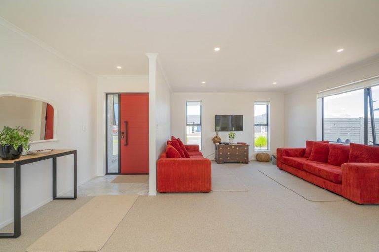 Photo of property in 8 Palm Drive, Whitianga, 3510