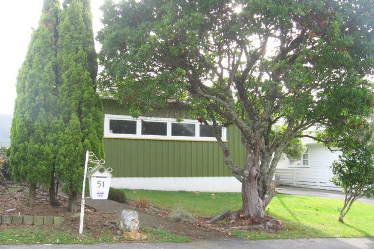 Photo of property in 51 Saint Johns Terrace, Tawa, Wellington, 5028
